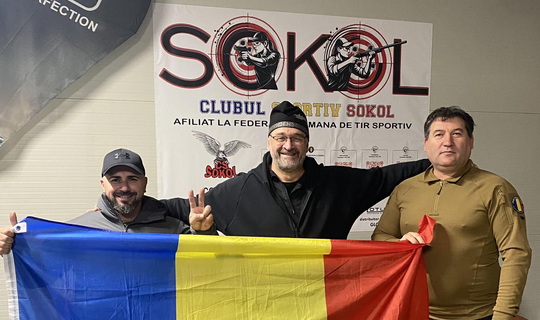 Cursanți în poligon la secția de Tir Sportiv a Clubului Sportiv Sokol